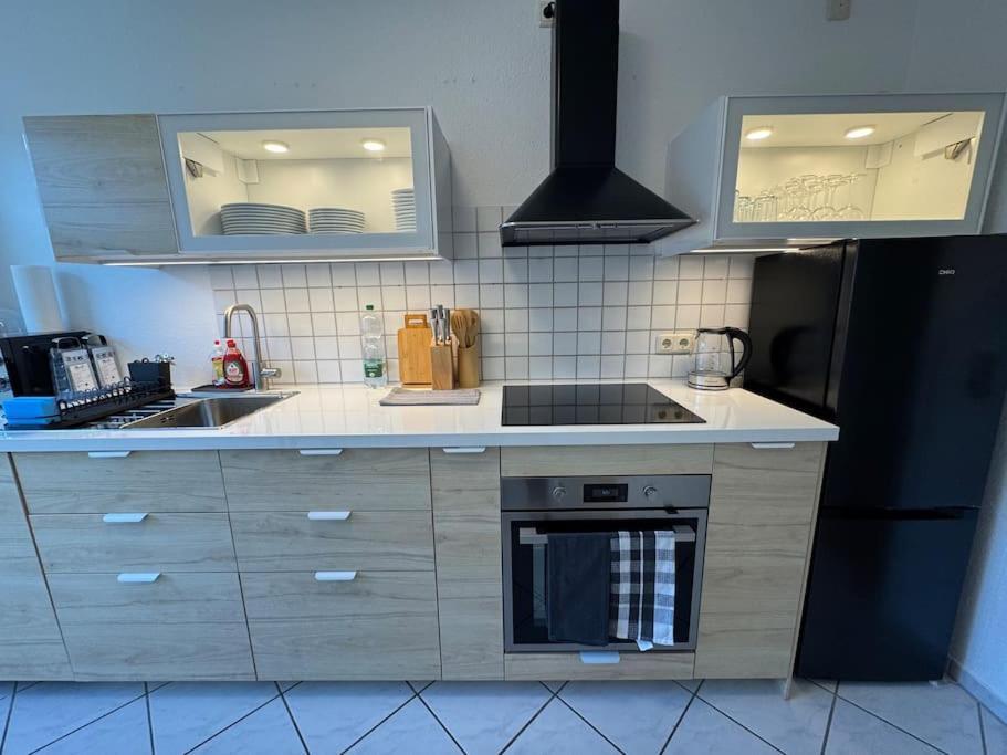 Grosse Wohnung Mit Xxl-Balkon In Schwerin Mitte Bagian luar foto